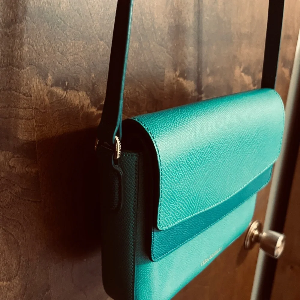 Vera Bradley Twice as Nice Crossbody Leather Bag in Teal/Aqua Colors “Like New” - Picture 14 of 14